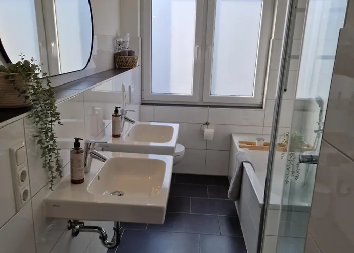 Moderne Mit Parkplatz Und Kaffeevollautomat 췰피히